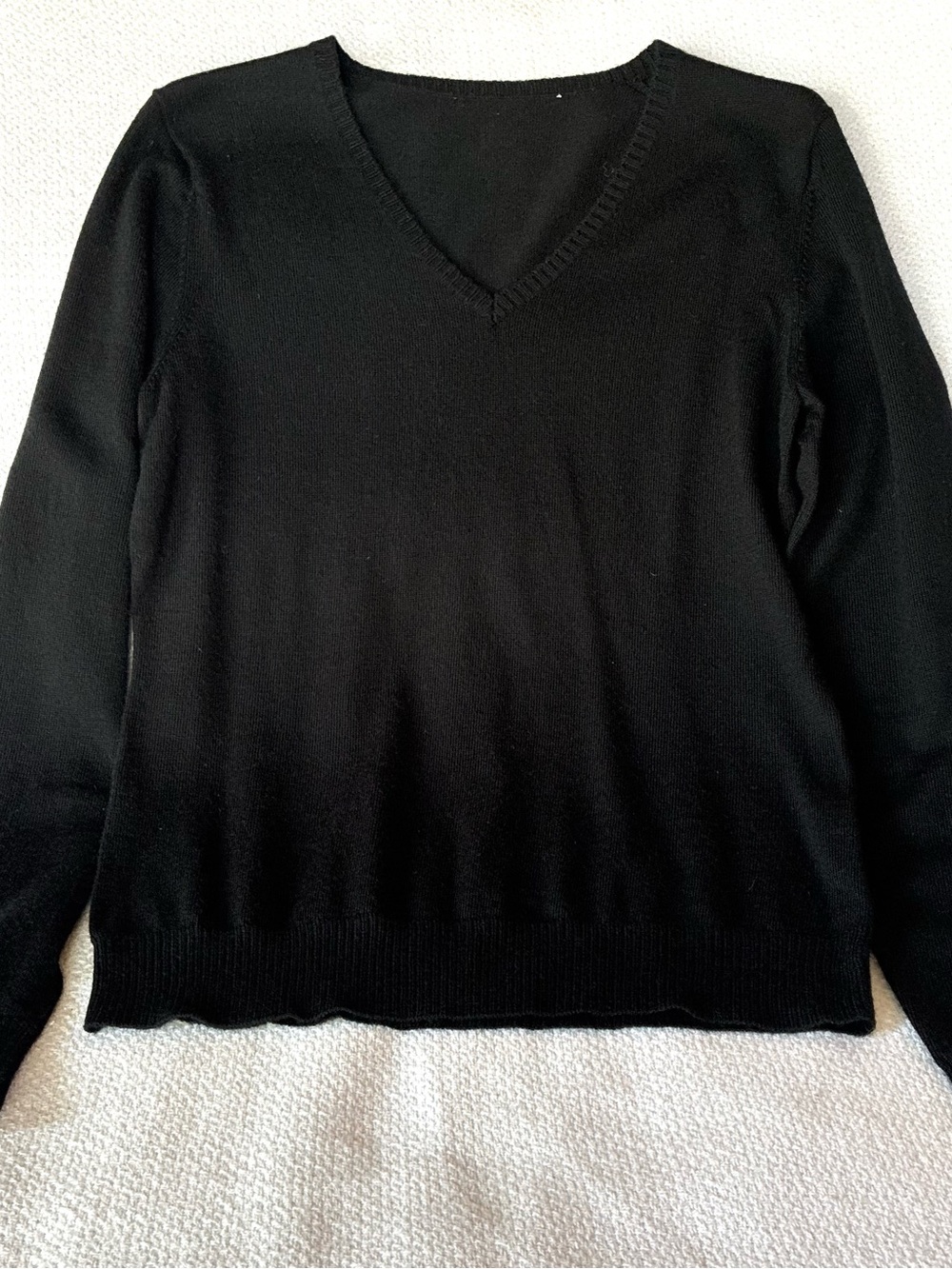 Bossini Women’s 100% Merino Wool Black V-Neck Sweater Long Sleeve